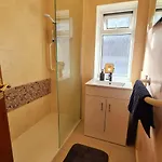 Vakantiehuis Entire House, Free Private Parking&garden Harrogate