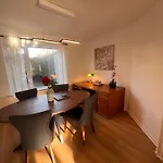 Entire House, Free Private Parking&garden *