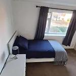 Vakantiehuis Entire House, Free Private Parking&garden