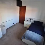 Entire House, Free Private Parking&garden
