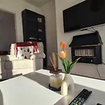 Entire House, Free Private Parking&garden *