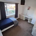 Vakantiehuis Entire House, Free Private Parking&garden