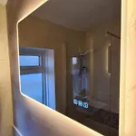 Entire House, Free Private Parking&garden