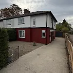 Entire House, Free Private Parking&garden