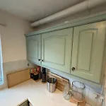 Vakantiehuis Entire House, Free Private Parking&garden