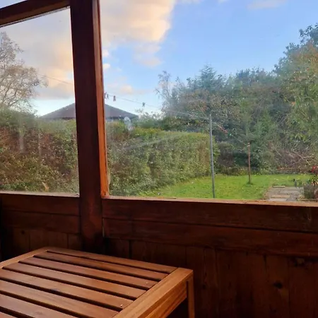 Entire House, Free Private Parking And Garden Casa vacanze