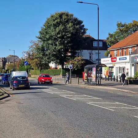 Entire House, Free Private Parking And Garden * ハロゲート