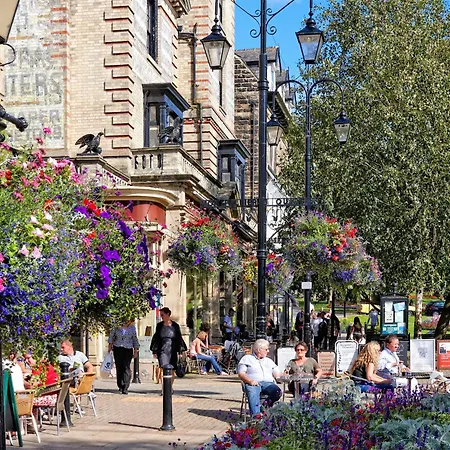 Entire House, Free Private Parking And Garden * Harrogate