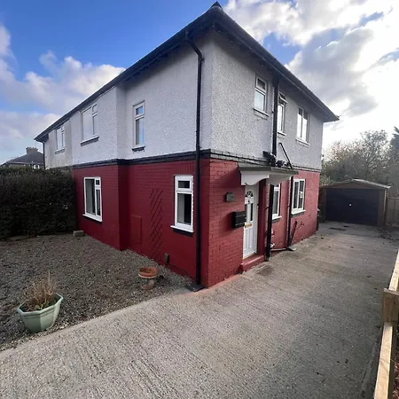 Entire House, Free Private Parking And Garden *