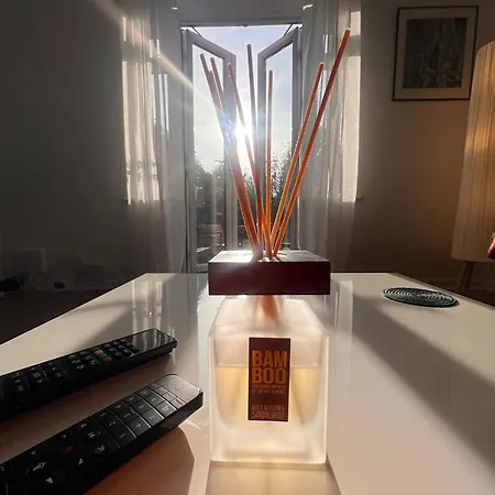 Entire House, Free Private Parking And Garden 別荘