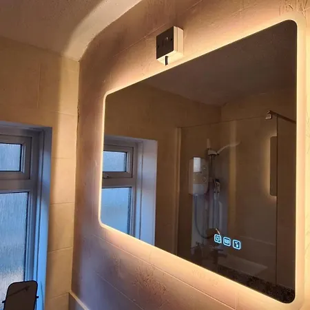 Entire House, Free Private Parking And Garden 別荘 ハロゲート