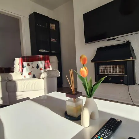 Entire House, Free Private Parking And Garden *