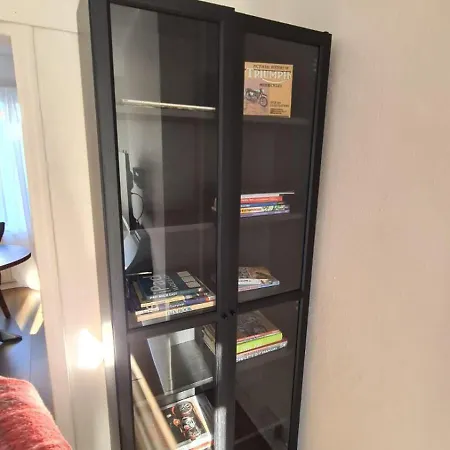 Entire House, Free Private Parking And Garden