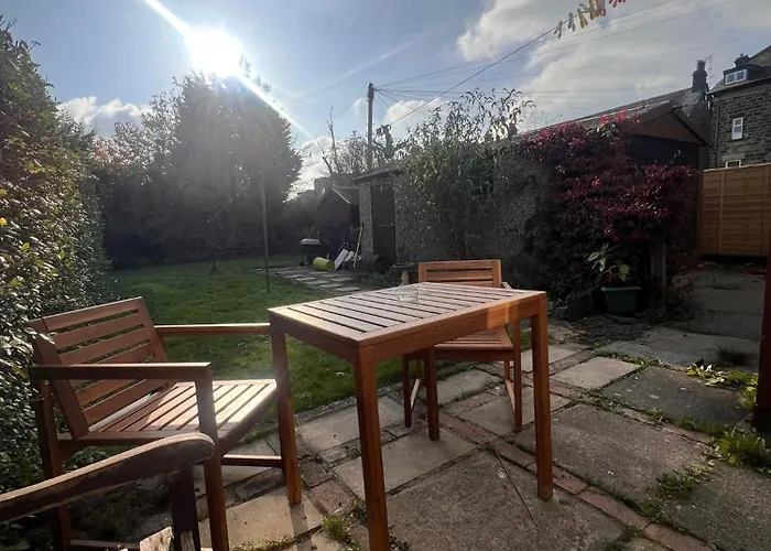 Entire House, Free Private Parking And Garden Ferienhaus *