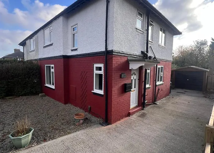 Entire House, Free Private Parking And Garden *