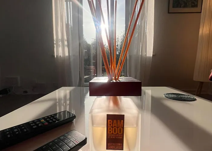 Entire House, Free Private Parking And Garden Ferienhaus