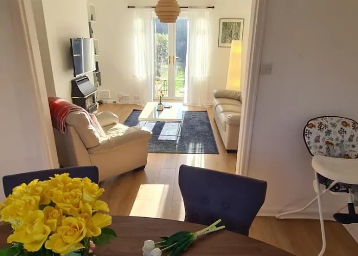 Entire House, Free Private Parking And Garden Ferienhaus *