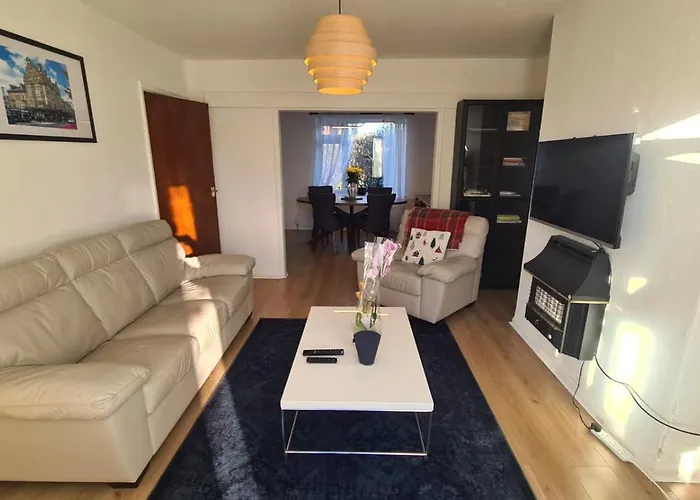 Entire House, Free Private Parking And Garden Ferienhaus *