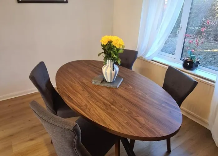 Ferienhaus Entire House, Free Private Parking And Garden *