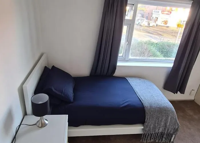 Ferienhaus Entire House, Free Private Parking And Garden