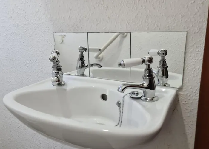 Ferienhaus Entire House, Free Private Parking And Garden *