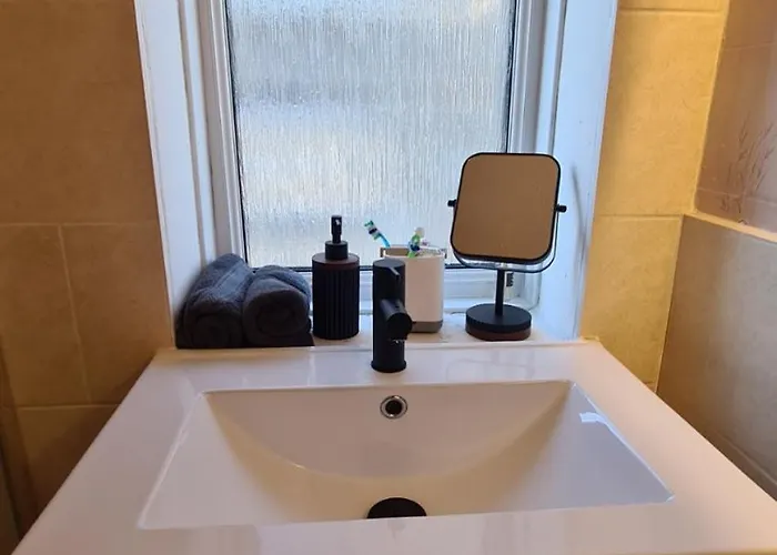 Entire House, Free Private Parking And Garden Harrogate