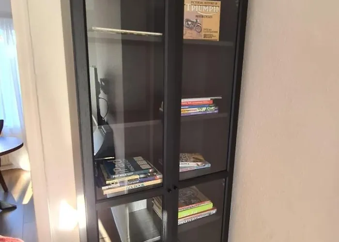 Entire House, Free Private Parking And Garden