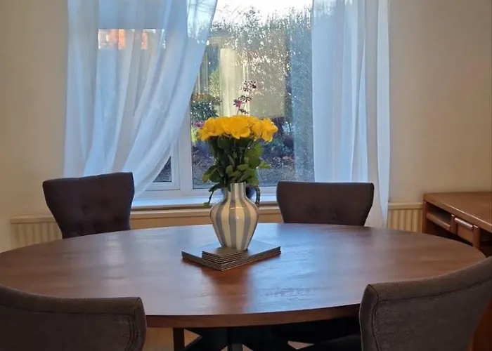 Ferienhaus Entire House, Free Private Parking And Garden