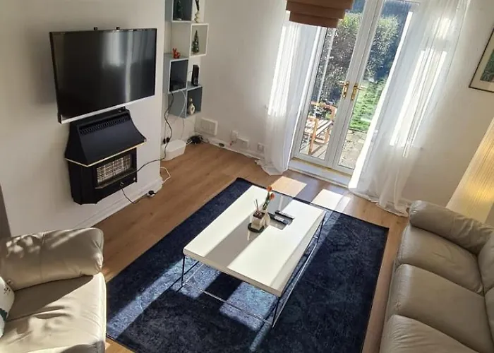 Entire House, Free Private Parking And Garden Ferienhaus *