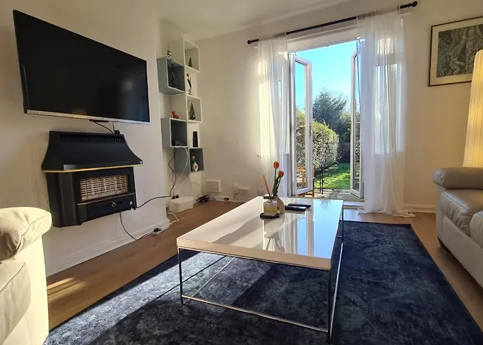 Entire House, Free Private Parking And Garden * Harrogate