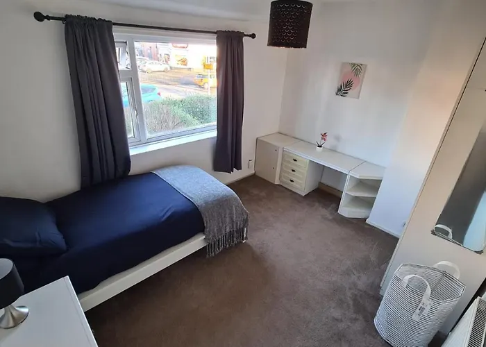 Ferienhaus Entire House, Free Private Parking And Garden