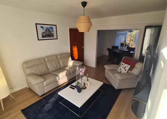 Ferienhaus Entire House, Free Private Parking And Garden *