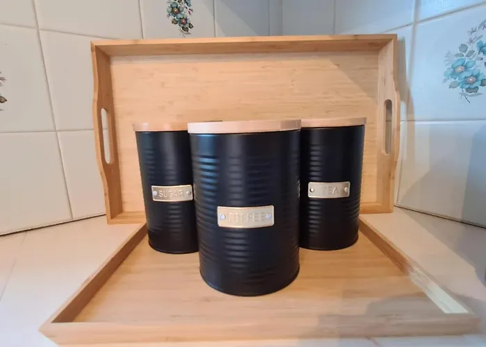 Entire House, Free Private Parking And Garden Ferienhaus