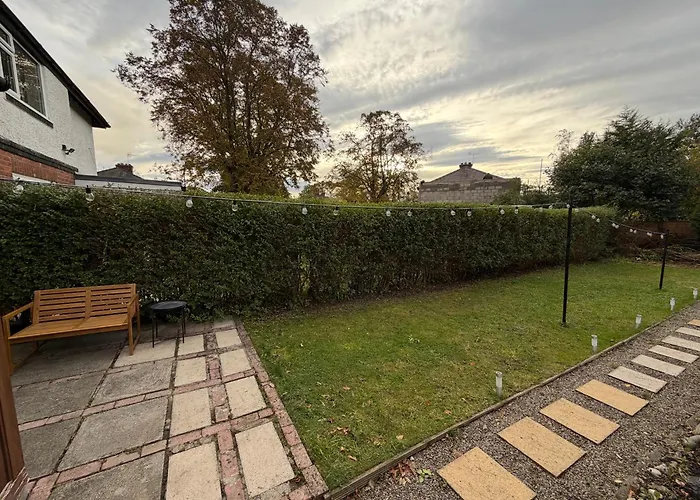 Ferienhaus Entire House, Free Private Parking And Garden *