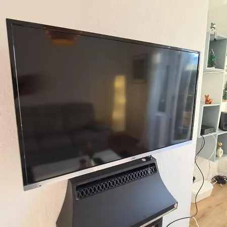 Entire House, Free Private Parking And Garden Дом отдыха *