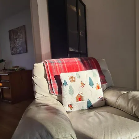 Дом отдыха Entire House, Free Private Parking And Garden *