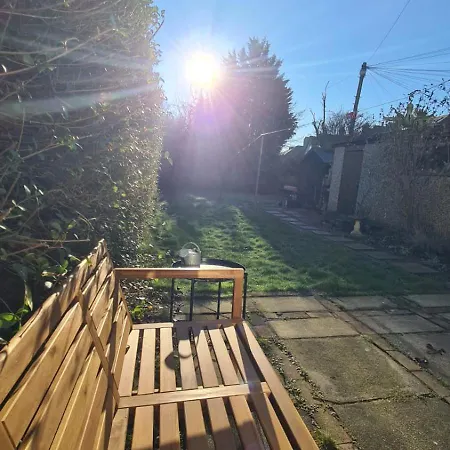 Entire House, Free Private Parking And Garden Харрогейт