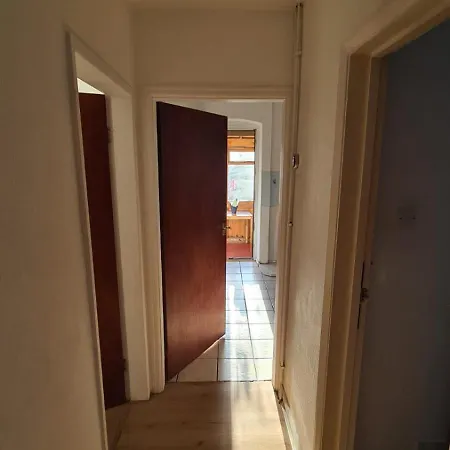 בית נופש Entire House, Free Private Parking And Garden הרוגייט