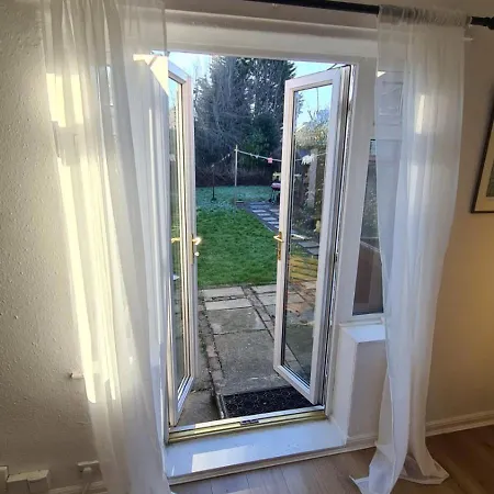 Entire House, Free Private Parking And Garden Дом отдыха Харрогейт